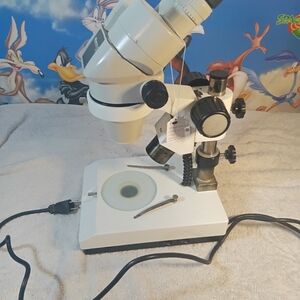 Nikon SMZ-2B Stereo Zoom Microscope LFor sale is a Nikon SMZ-2B stereo zoom mi